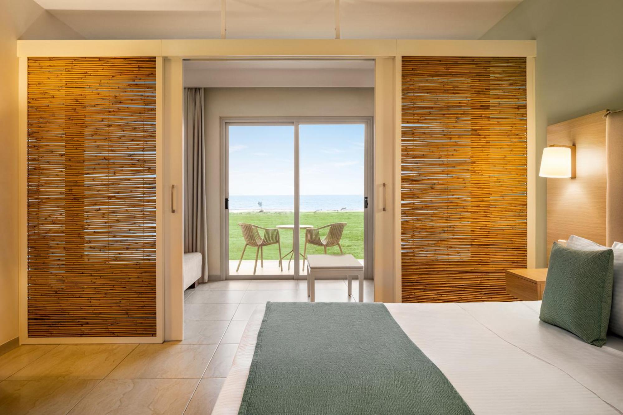 Ramada Hotel & Suites By Wyndham ไอยานาปา ภายนอก รูปภาพ
