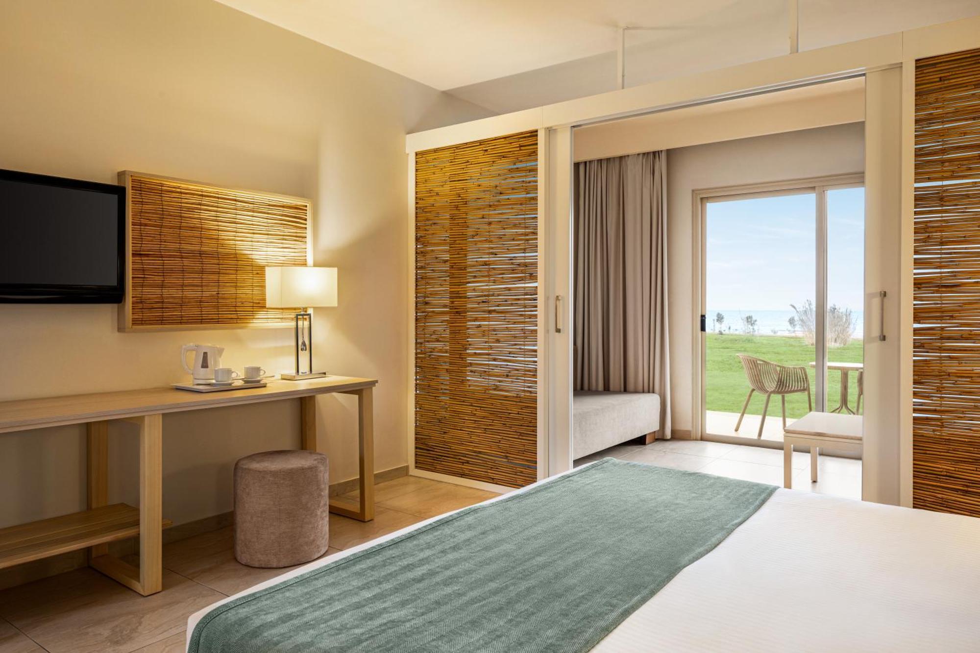 Ramada Hotel & Suites By Wyndham ไอยานาปา ภายนอก รูปภาพ