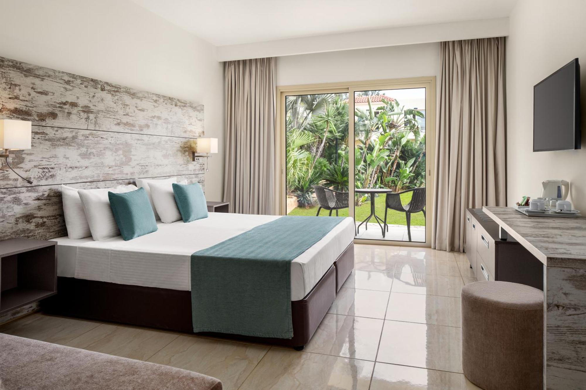 Ramada Hotel & Suites By Wyndham ไอยานาปา ภายนอก รูปภาพ