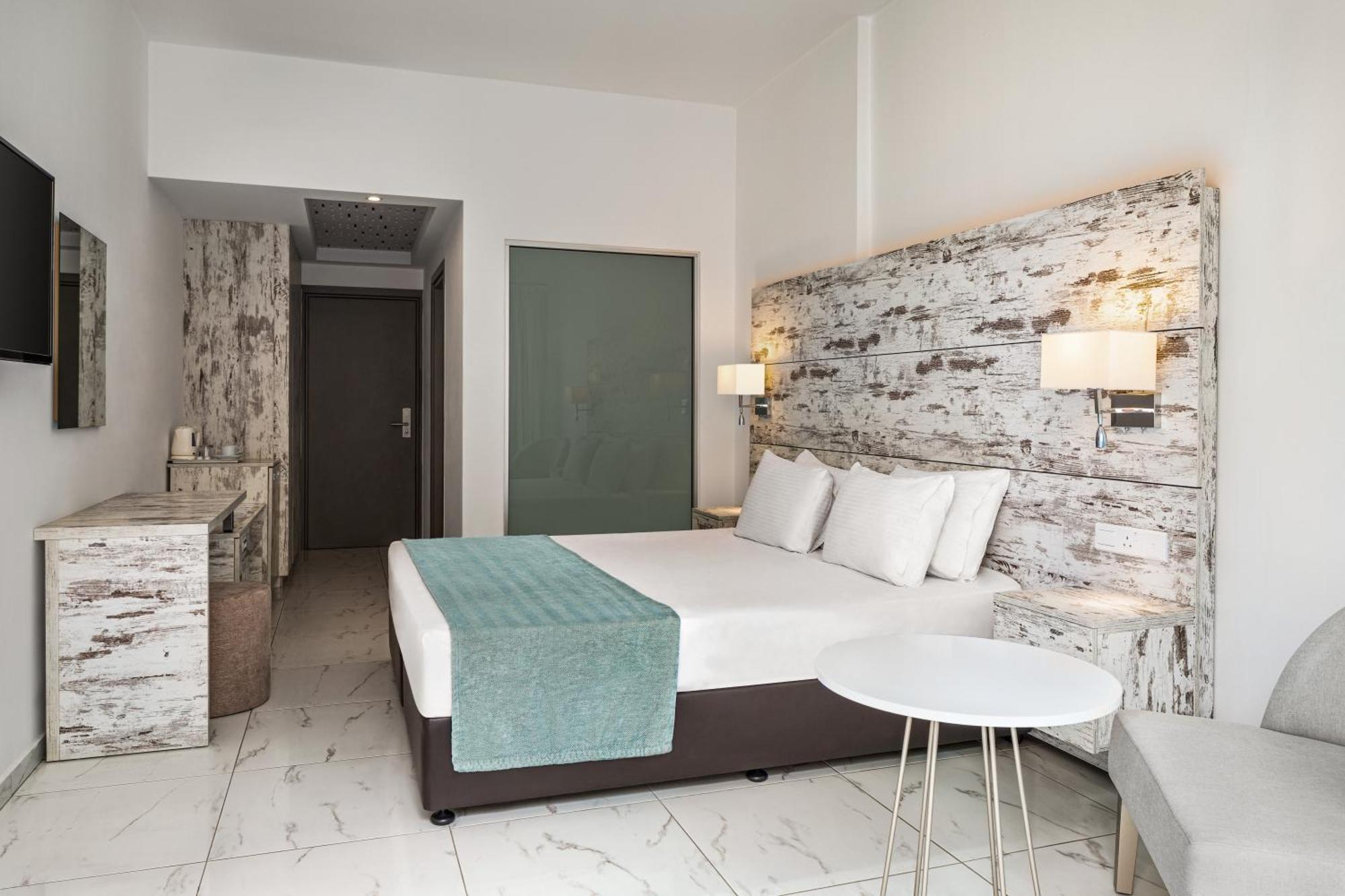 Ramada Hotel & Suites By Wyndham ไอยานาปา ภายนอก รูปภาพ